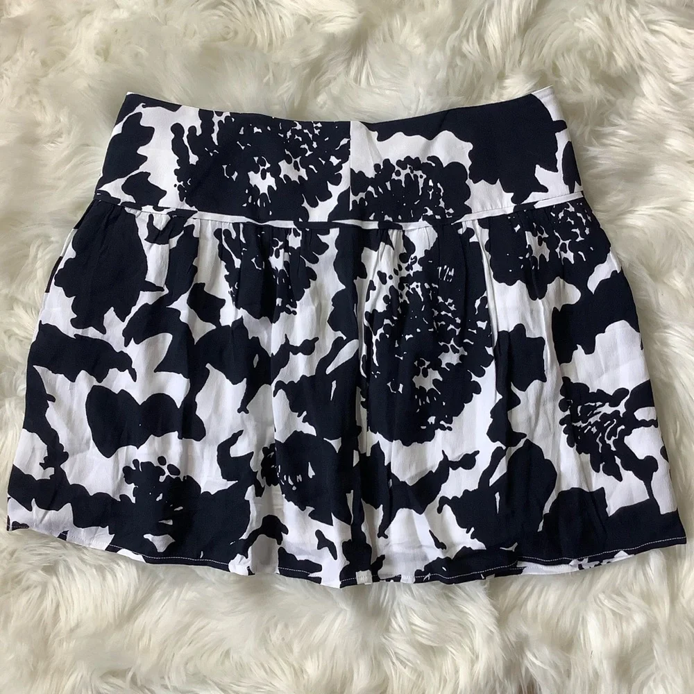 LOFT Floral White Blue Flare Flirty‎ Lined Skirt Size 10